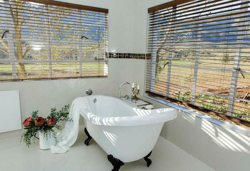 هتل روستایی Blue Lily Retreat