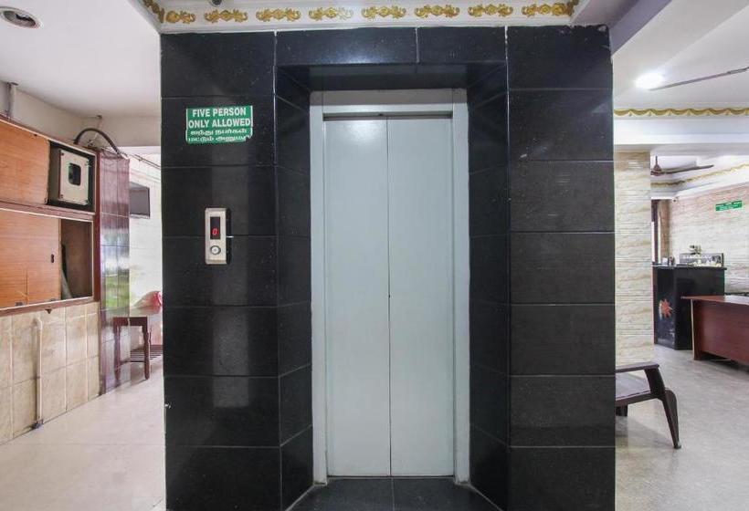 هتل Sri Jayaram Lodge By Oyo Rooms