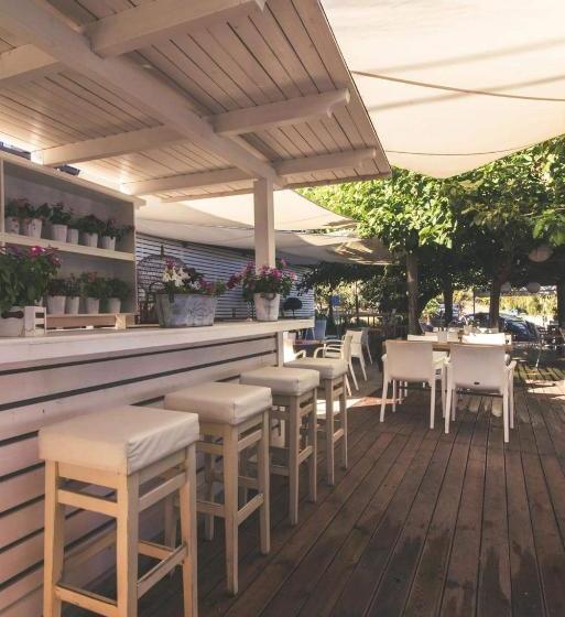 ホテル Teatro Deluxe Rooms