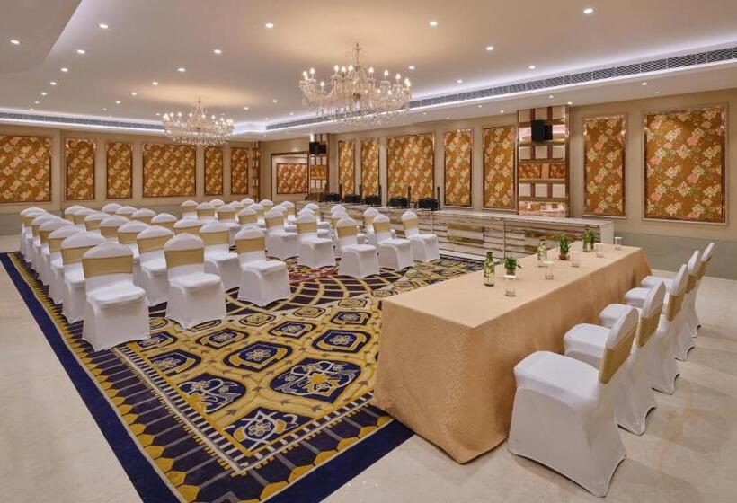 ホテル Zone By The Park, Jammu