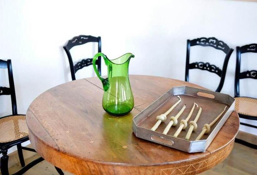 1880 Luxury Apartments