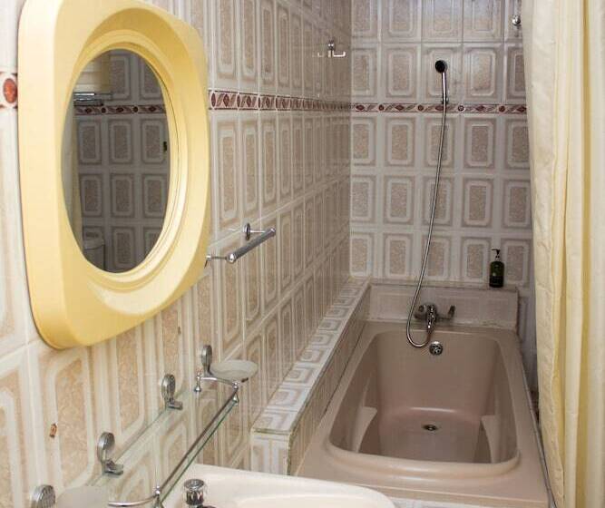 تختخواب و صبحانه Jayliz Lodge Tema