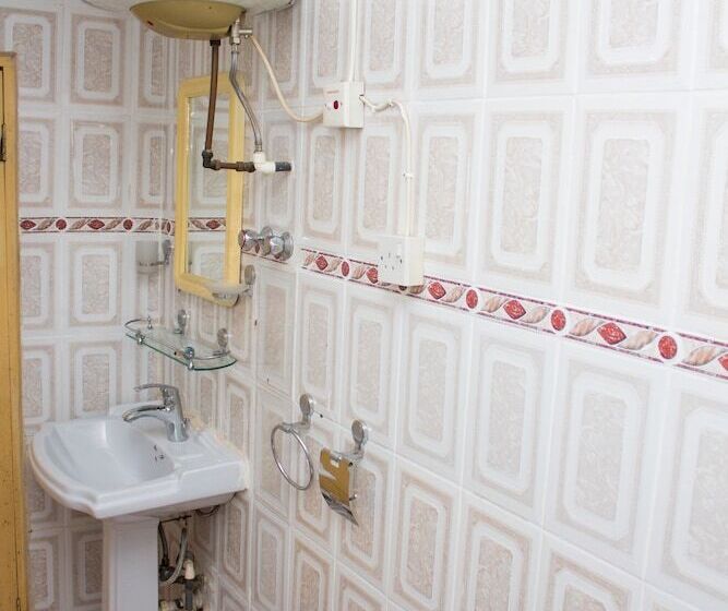 تختخواب و صبحانه Jayliz Lodge Tema