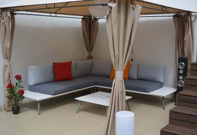 تختخواب و صبحانه José & Ester House