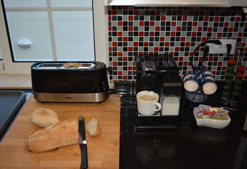 تختخواب و صبحانه José & Ester House