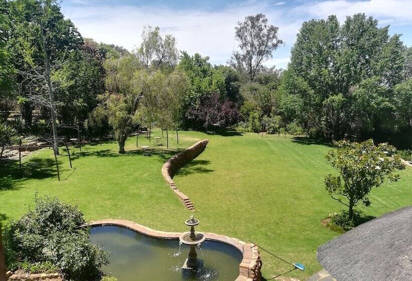 צימר The Moon And Sixpence Garden Guest House