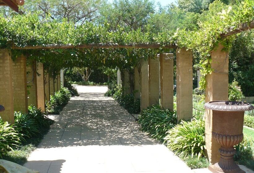 민박 The Moon And Sixpence Garden Guest House