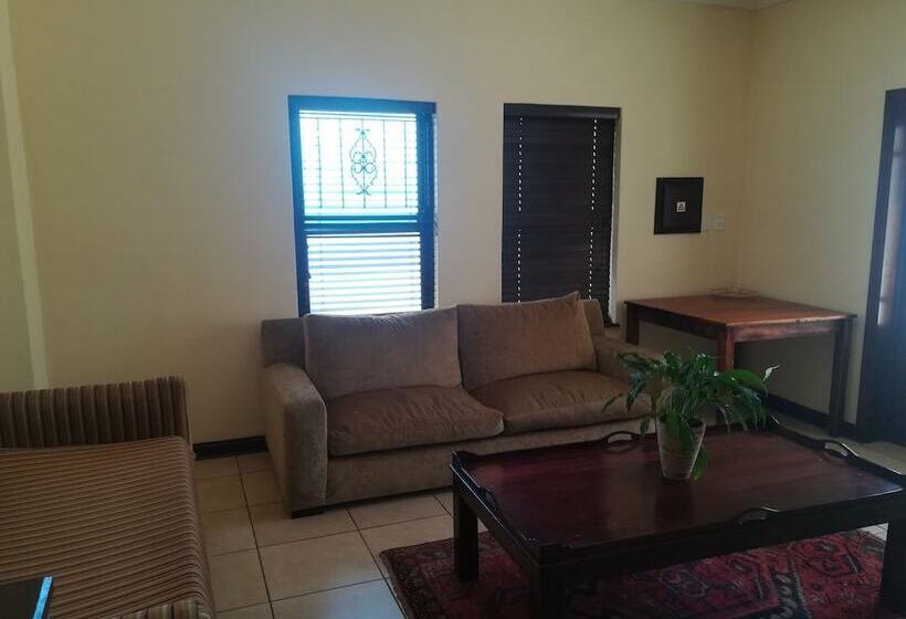 민박 The Moon And Sixpence Garden Guest House