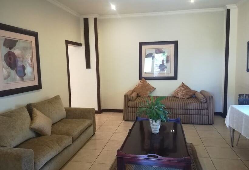 민박 The Moon And Sixpence Garden Guest House