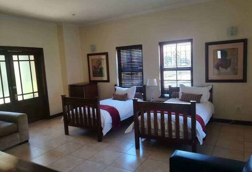 민박 The Moon And Sixpence Garden Guest House