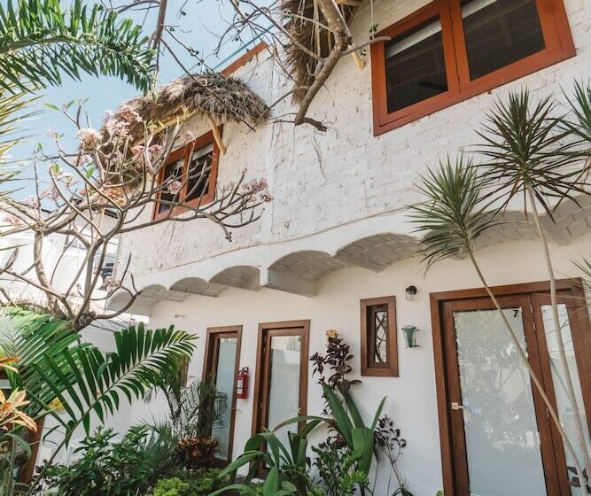 Отель Amaia Boutique