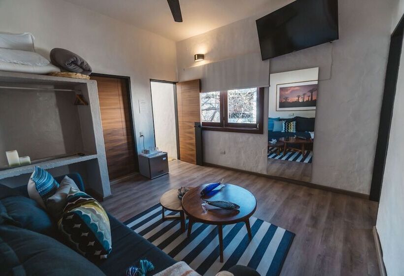 Отель Amaia Boutique