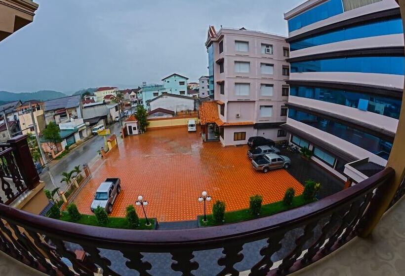 فندق Anoulackkhenlao