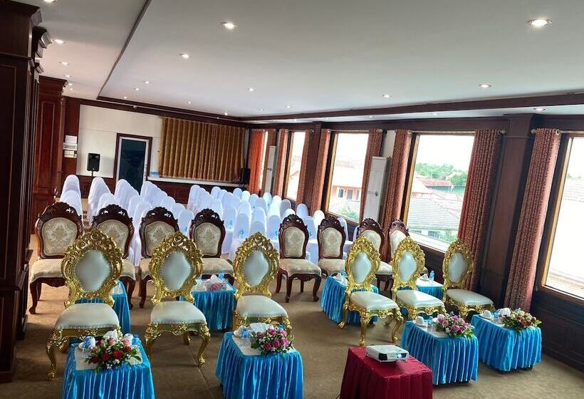 فندق Anoulackkhenlao