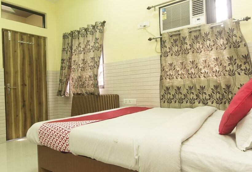 Отель Bidhan Plaza By Oyo Rooms