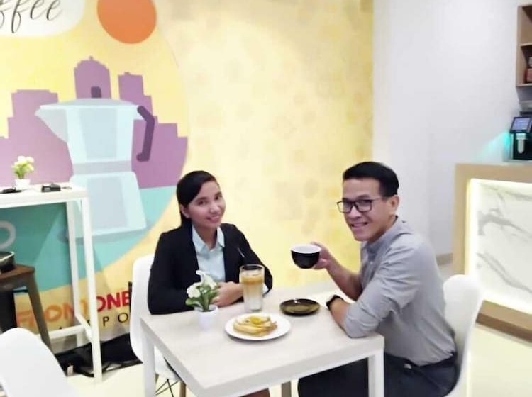 Hotel Central Front One Inn Jakarta Airport