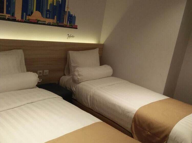 Hotel Central Front One Inn Jakarta Airport