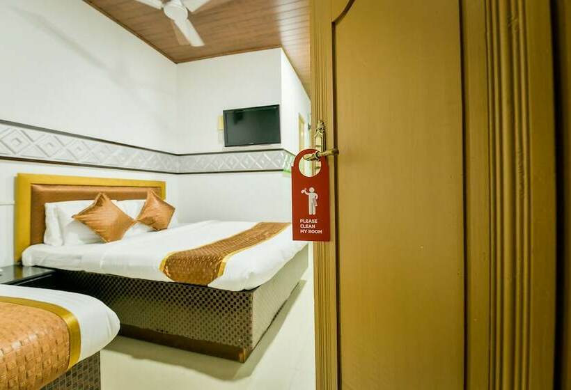 בית מלון כפרי Chembil Residency By Oyo Rooms