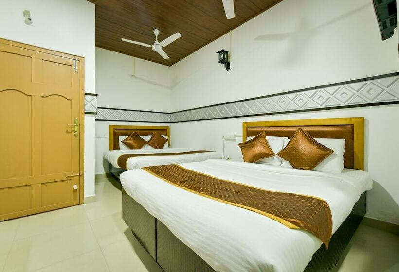 בית מלון כפרי Chembil Residency By Oyo Rooms