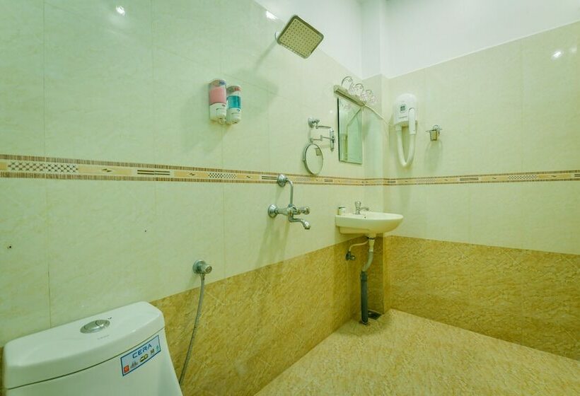 בית מלון כפרי Chembil Residency By Oyo Rooms