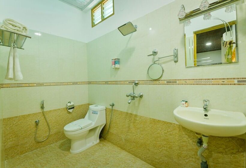 בית מלון כפרי Chembil Residency By Oyo Rooms