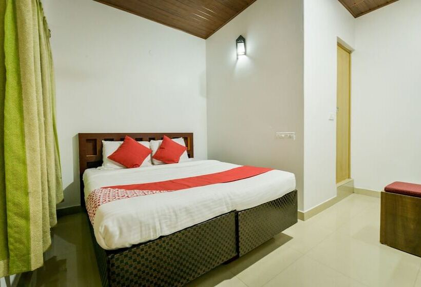 בית מלון כפרי Chembil Residency By Oyo Rooms