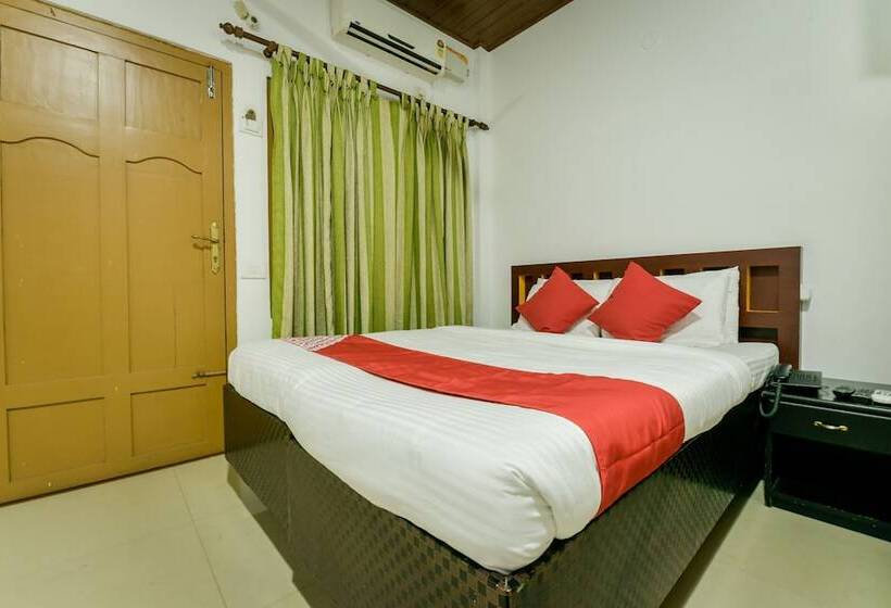 בית מלון כפרי Chembil Residency By Oyo Rooms