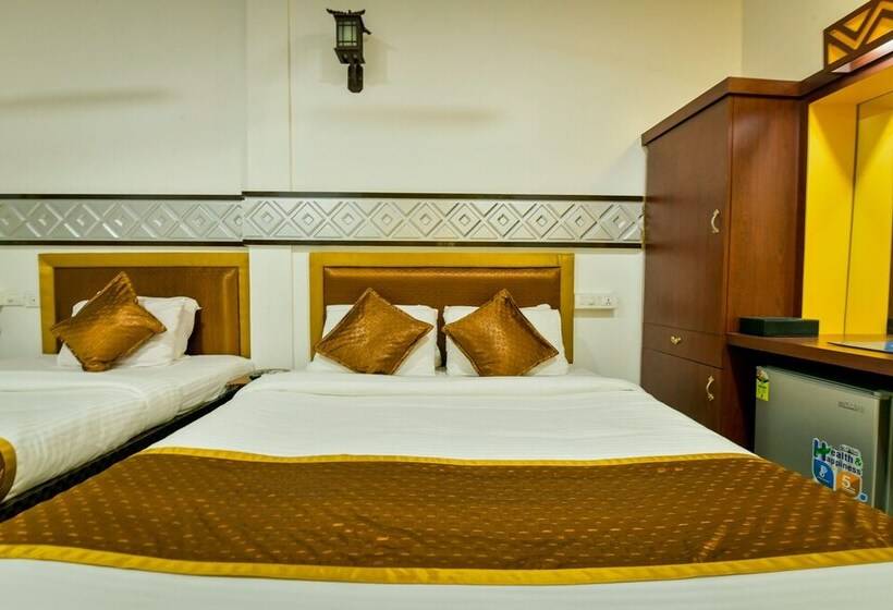 בית מלון כפרי Chembil Residency By Oyo Rooms