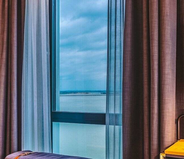 هتل Four Elements