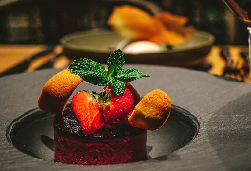 هتل Four Elements