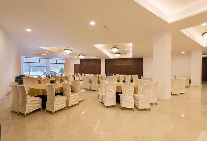 هتل Coral Resort And Spa Centrally Heated Mountain Side Resort Manali