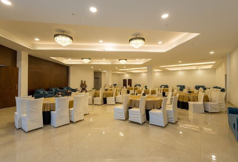 هتل Coral Resort And Spa Centrally Heated Mountain Side Resort Manali