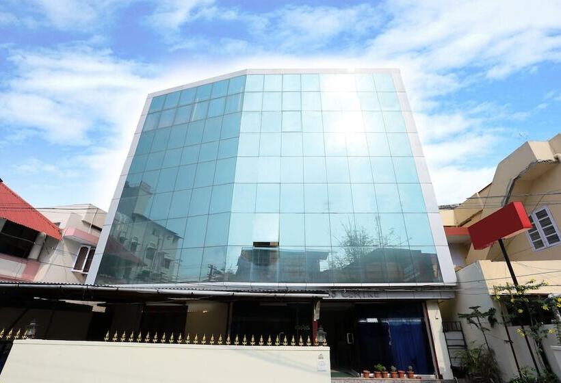 هتل Gamas Centre By Oyo Rooms