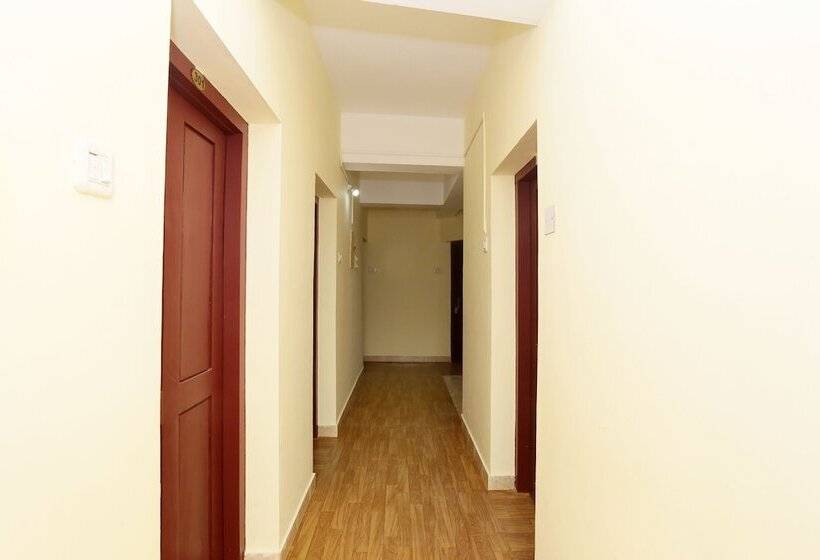 هتل Gamas Centre By Oyo Rooms