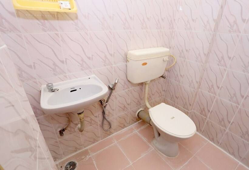 هتل Gamas Centre By Oyo Rooms