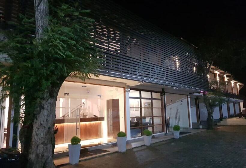 Отель Livinya Holiday Resort