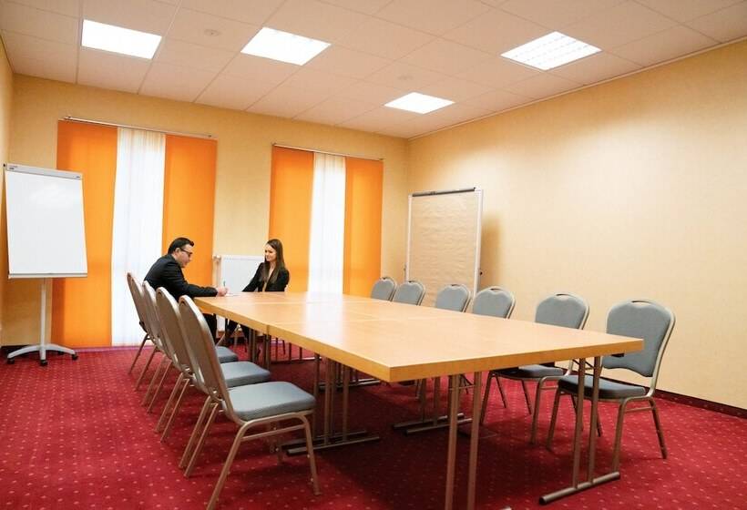 Отель Lowenstein