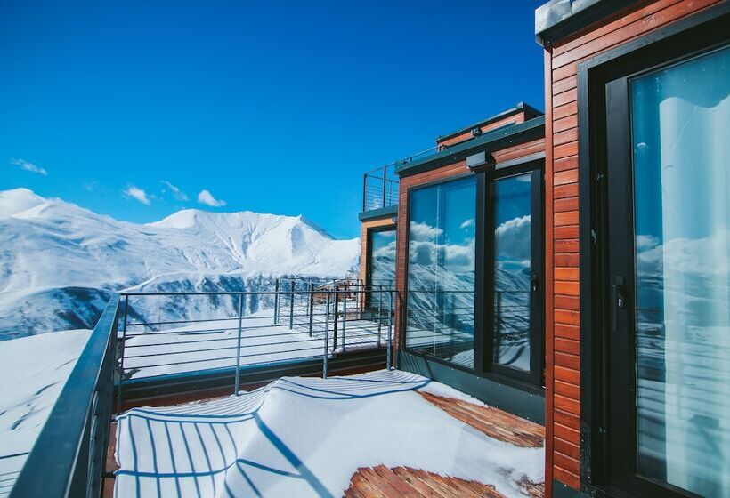 هتل Quadrum Ski & Yoga Resort