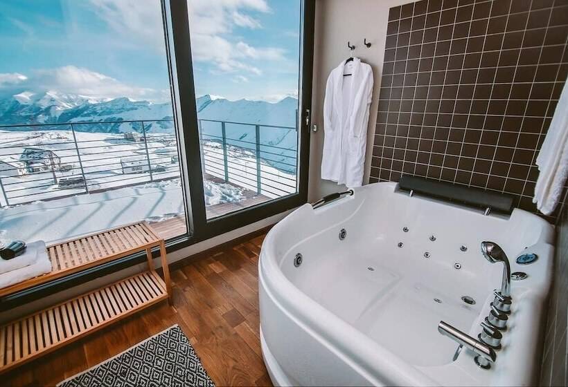 هتل Quadrum Ski & Yoga Resort