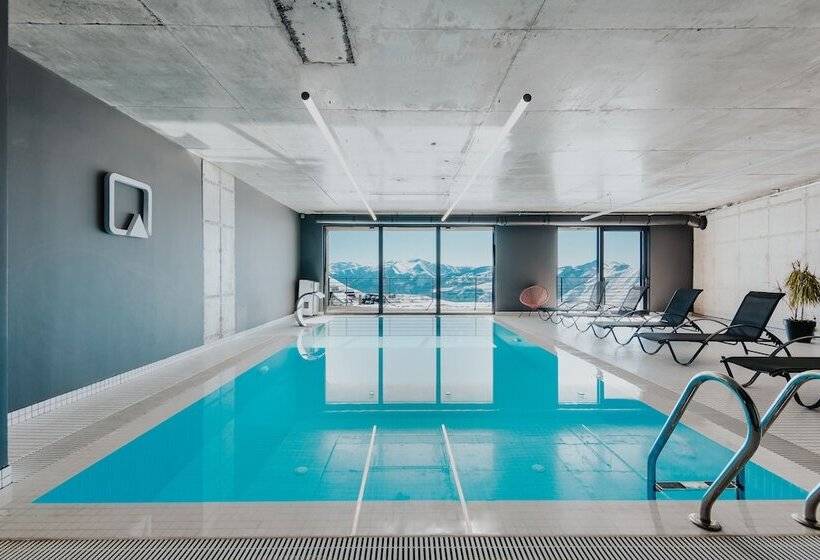 هتل Quadrum Ski & Yoga Resort