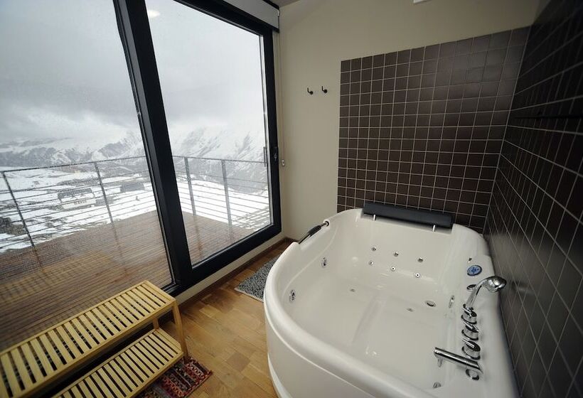 هتل Quadrum Ski & Yoga Resort