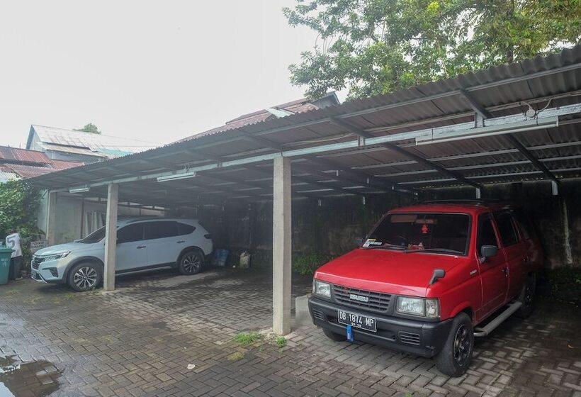 ホテル Reddoorz Near Politeknik Manado