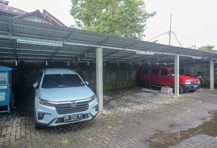 ホテル Reddoorz Near Politeknik Manado