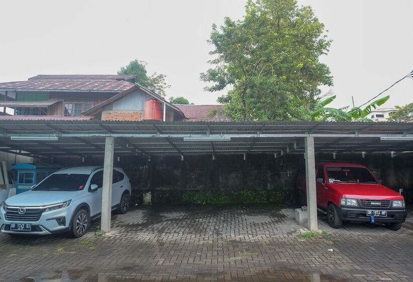 ホテル Reddoorz Near Politeknik Manado