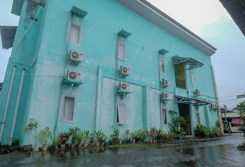 ホテル Reddoorz Near Politeknik Manado