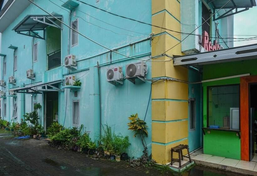 ホテル Reddoorz Near Politeknik Manado