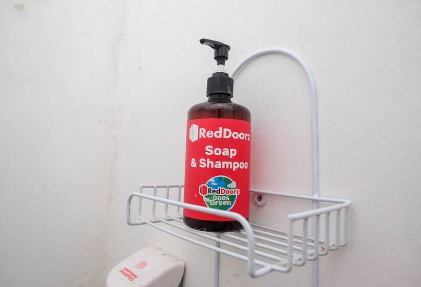 ホテル Reddoorz Near Politeknik Manado