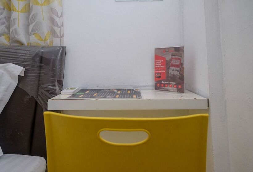 ホテル Reddoorz Near Politeknik Manado