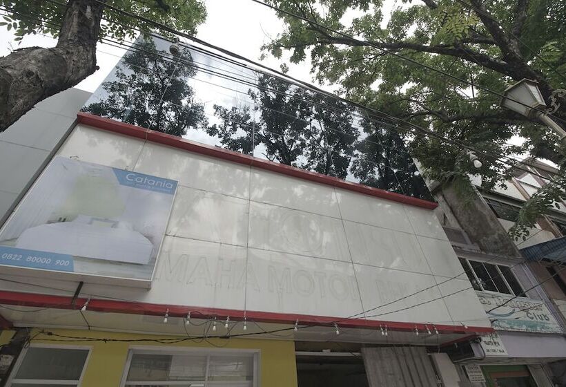 ホテル Reddoorz Plus @ Catania Lrt Cinde Palembang