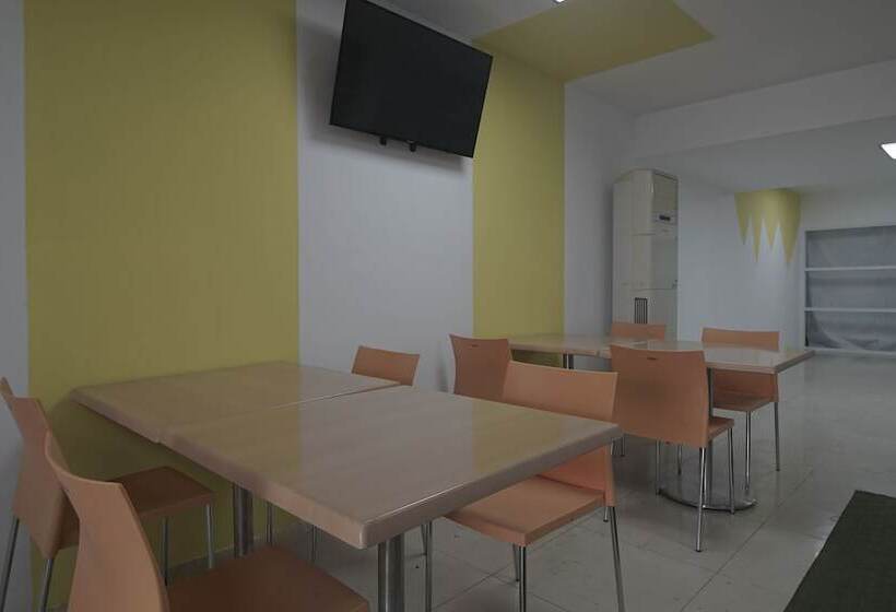 ホテル Reddoorz Plus @ Catania Lrt Cinde Palembang